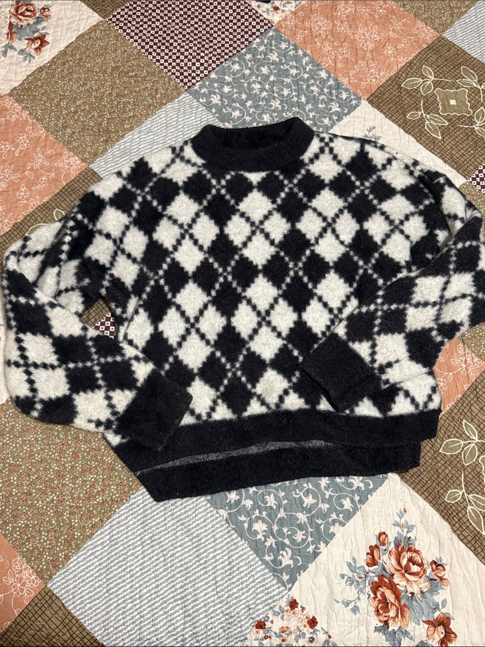 Y2K Abercrombie & Fitch "Cozy Argyle" sweater,  Soft A&F collection size small